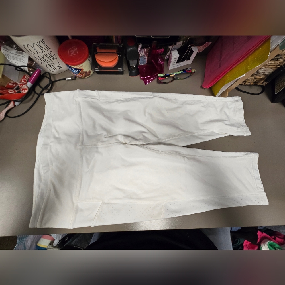 Lululemon athletica White Capris